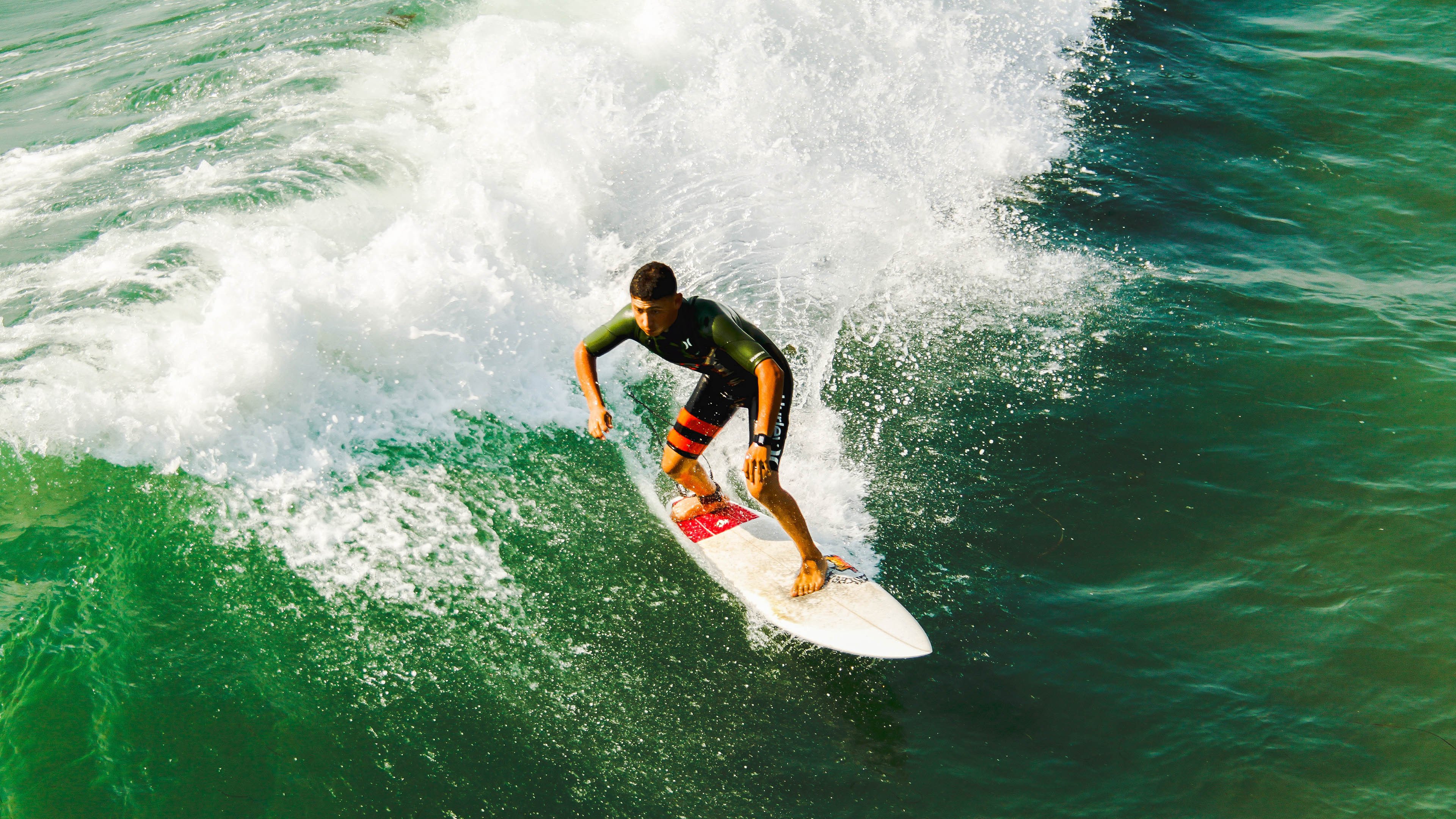 又见绝平！曼联与密尔沃基雄鹿鏖战至终场，郭艾伦读秒救主